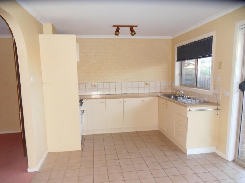 2/27 Bruce Street, Altona Meadows VIC 3028