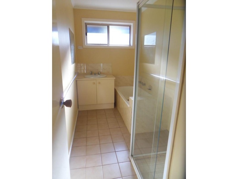 2/27 Bruce Street, Altona Meadows VIC 3028
