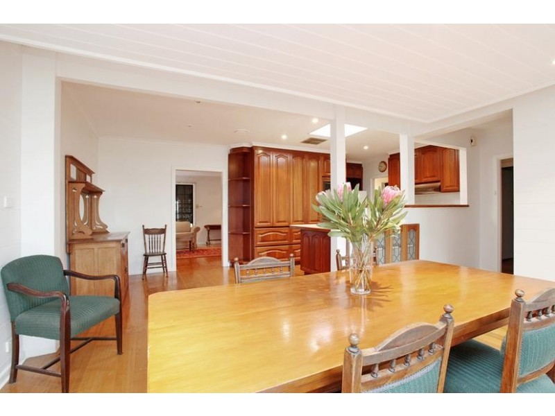 4 Delmont Avenue, Altona VIC 3018