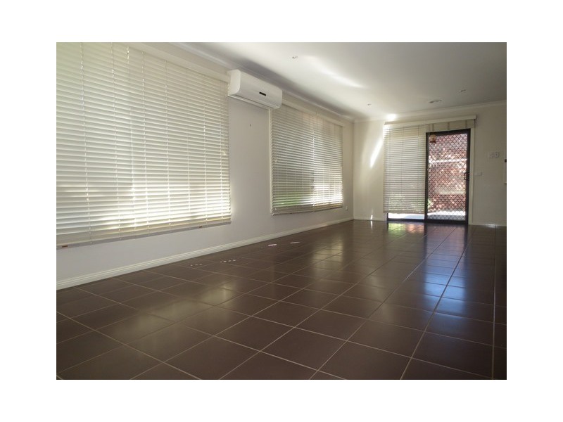 1/54 Rayner Street, Altona VIC 3018