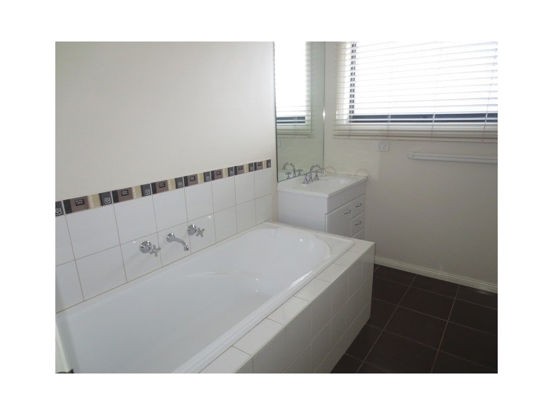 1/54 Rayner Street, Altona VIC 3018