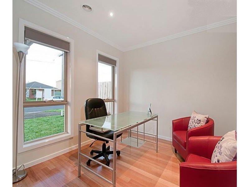 14 Lan Avenue, Altona Meadows VIC 3028