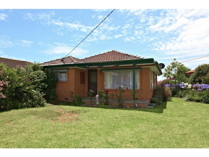 8 Charles Road, Altona VIC 3018