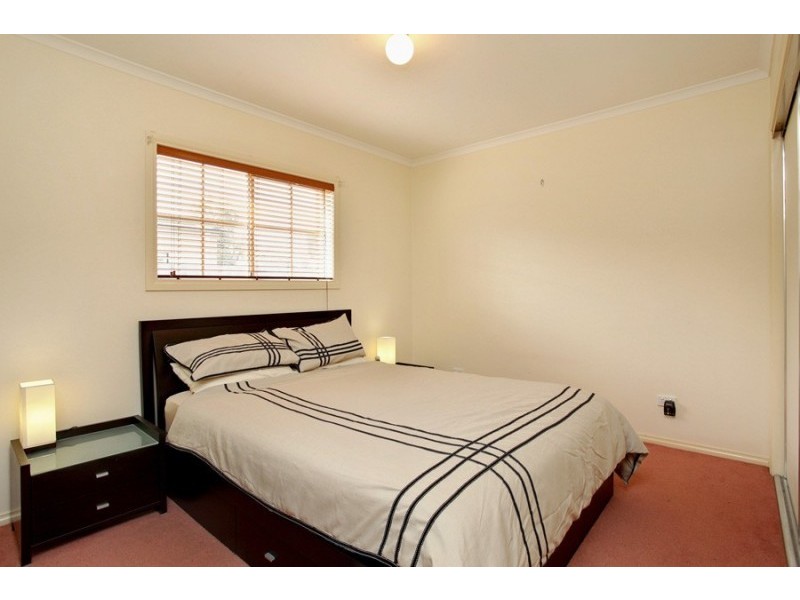 2/204 Civic Parade, Altona VIC 3018