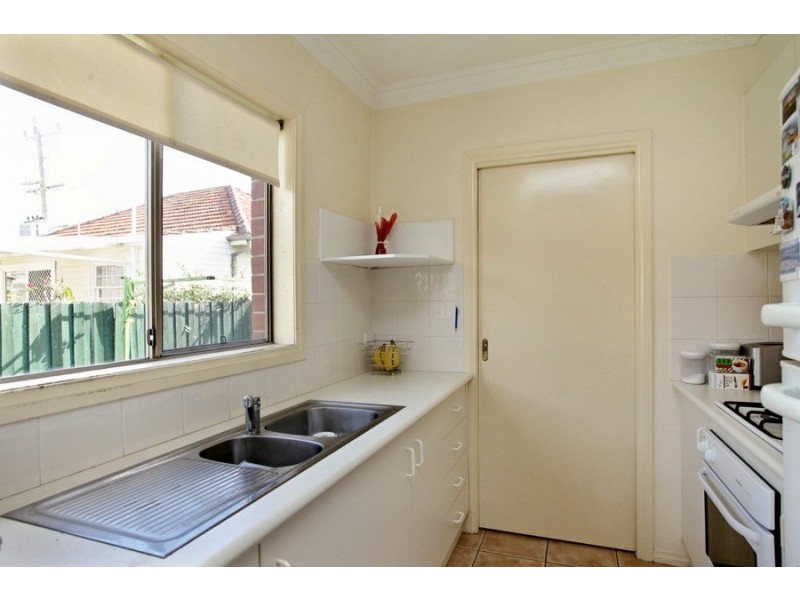 2/204 Civic Parade, Altona VIC 3018