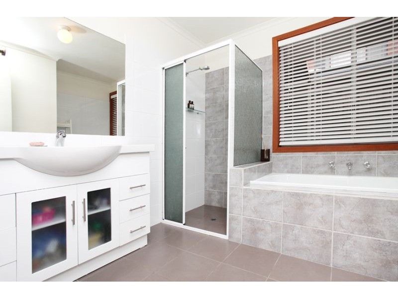 17 Taegtow Way, Altona Meadows VIC 3028