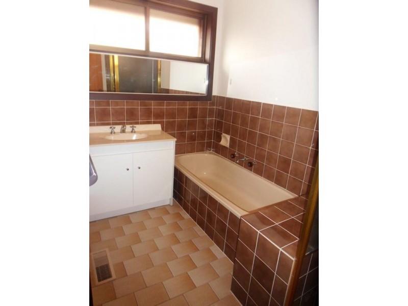 2/107 Queen St, Altona VIC 3018