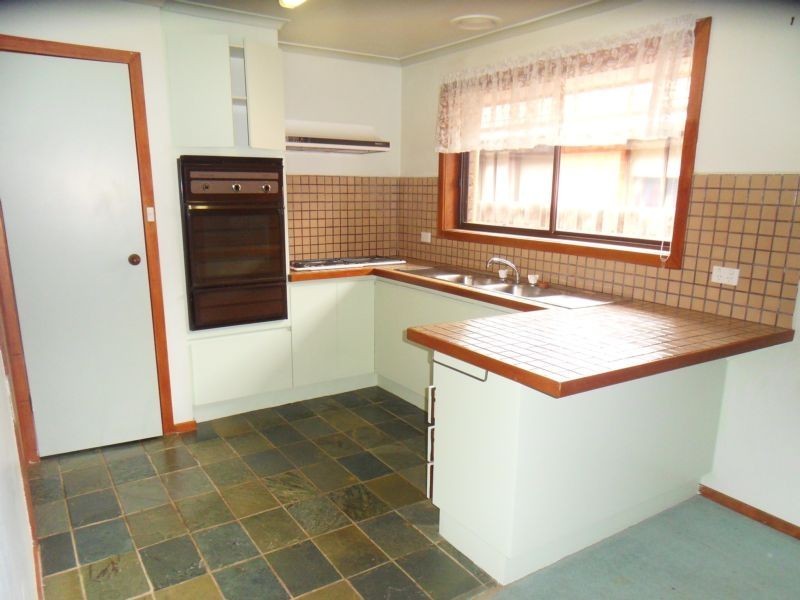 33 Balmoral Street Sth, Altona Meadows VIC 3028