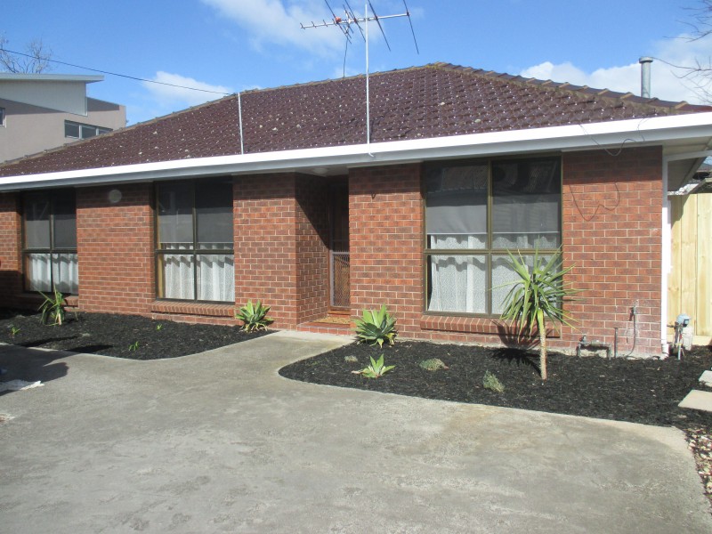 2/142 Civic Parade, Altona VIC 3018