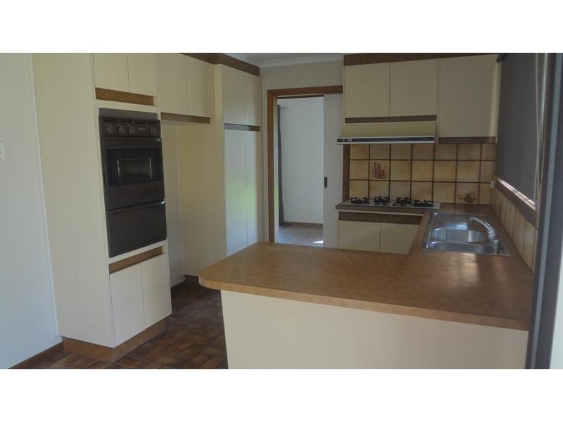 12 O’Shannessy Court, Altona Meadows VIC 3028
