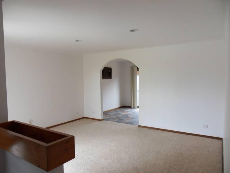 8 Hoddle Way, Altona Meadows VIC 3028