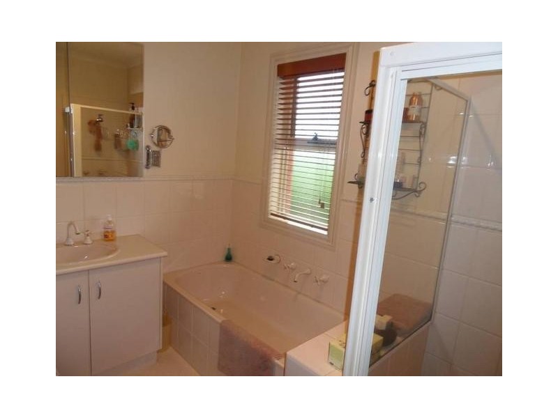 2/1 Rose Street, Altona VIC 3018