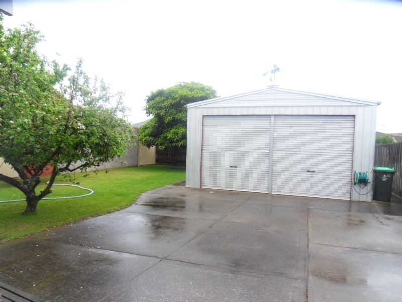 29 Dove Avenue, Altona VIC 3018