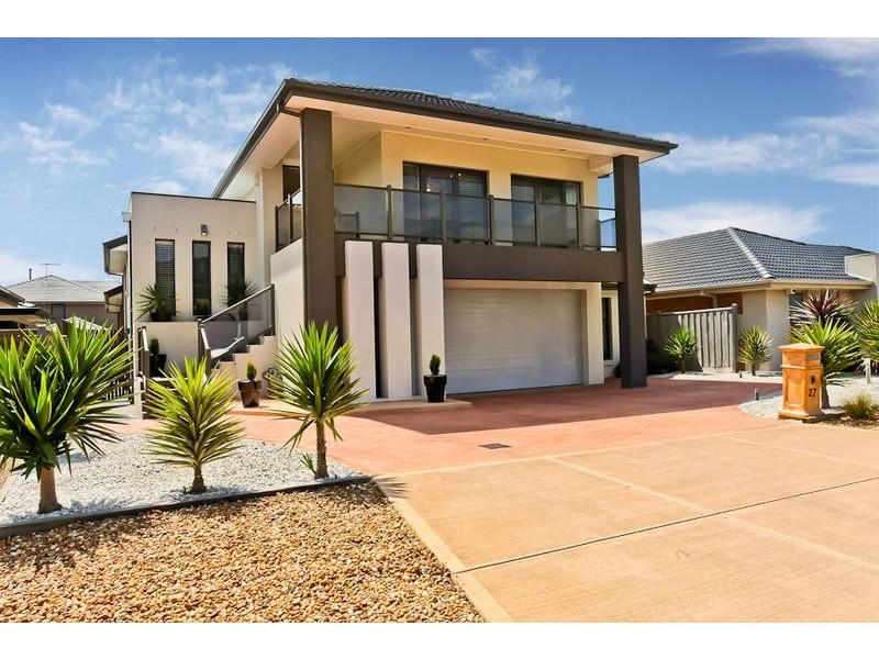 27 Middle Park Drive, Sanctuary Lakes VIC 3030