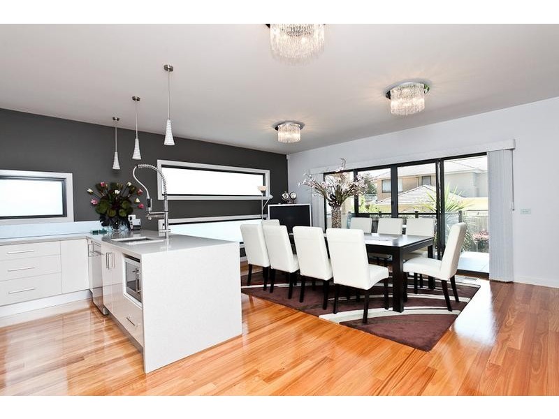 27 Middle Park Drive, Sanctuary Lakes VIC 3030
