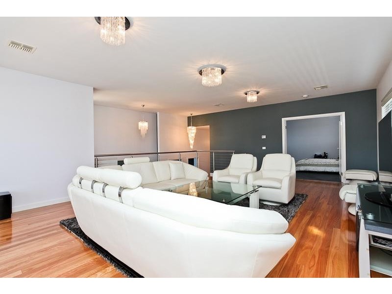 27 Middle Park Drive, Sanctuary Lakes VIC 3030
