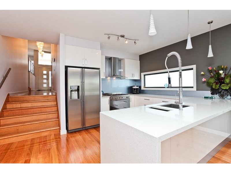 27 Middle Park Drive, Sanctuary Lakes VIC 3030