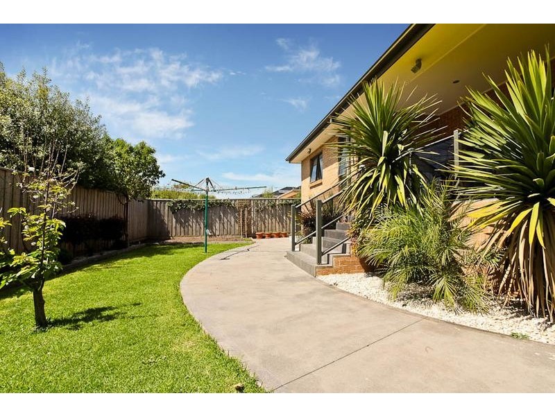 27 Middle Park Drive, Sanctuary Lakes VIC 3030
