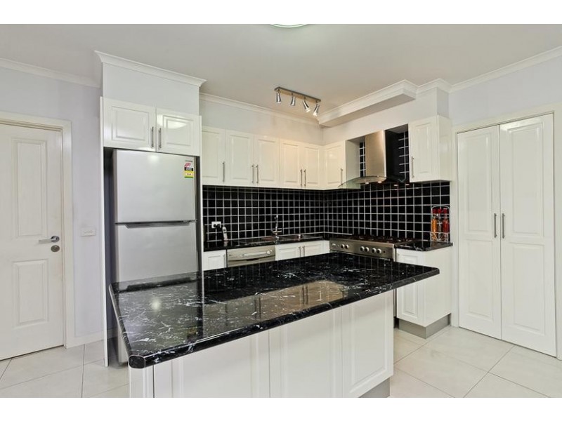 27 Middle Park Drive, Sanctuary Lakes VIC 3030