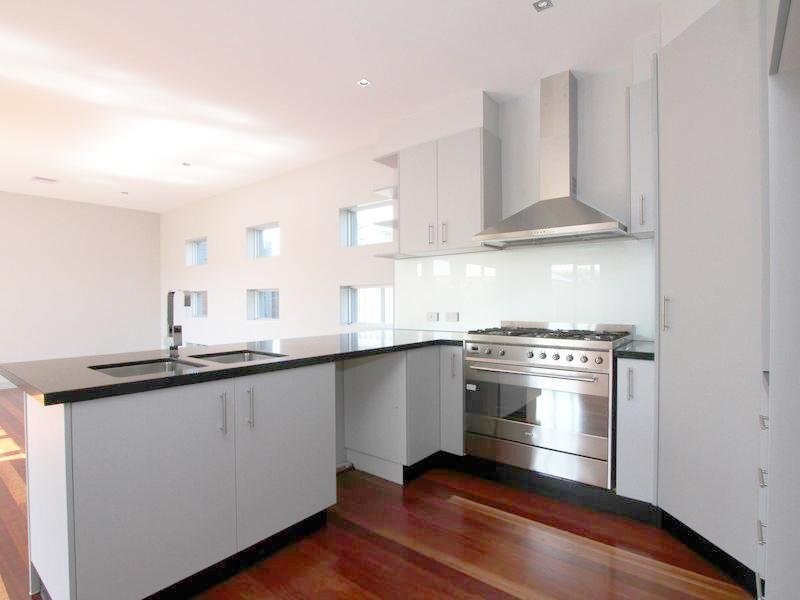 2/36 Davies Street, Altona VIC 3018
