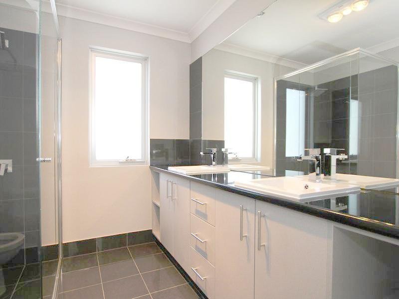 2/36 Davies Street, Altona VIC 3018