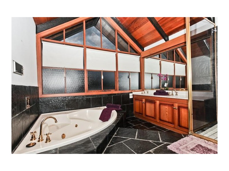 1A Chifley Avenue, Altona VIC 3018