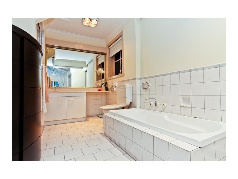 1A Chifley Avenue, Altona VIC 3018