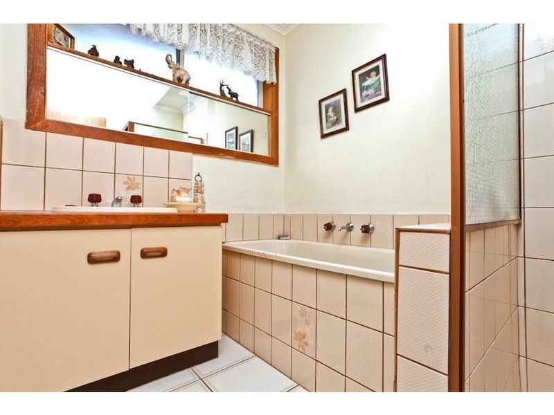 2/43 Cameron Avenue, Altona Meadows VIC 3028