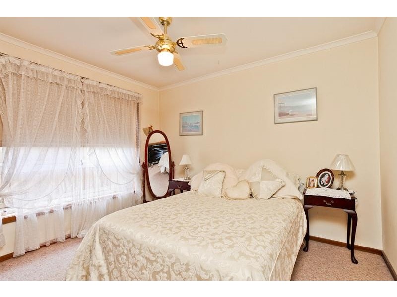 2/43 Cameron Avenue, Altona Meadows VIC 3028