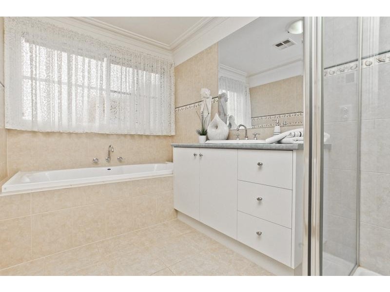 35 Myrtle Grove, Altona VIC 3018