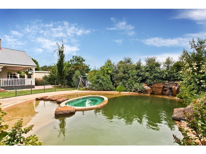 35 Myrtle Grove, Altona VIC 3018