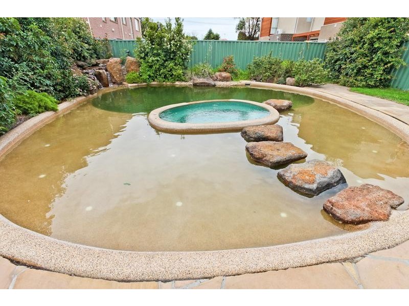 35 Myrtle Grove, Altona VIC 3018