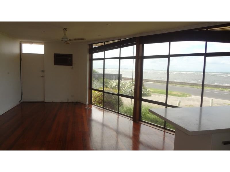1/239 Esplanade, Altona VIC 3018