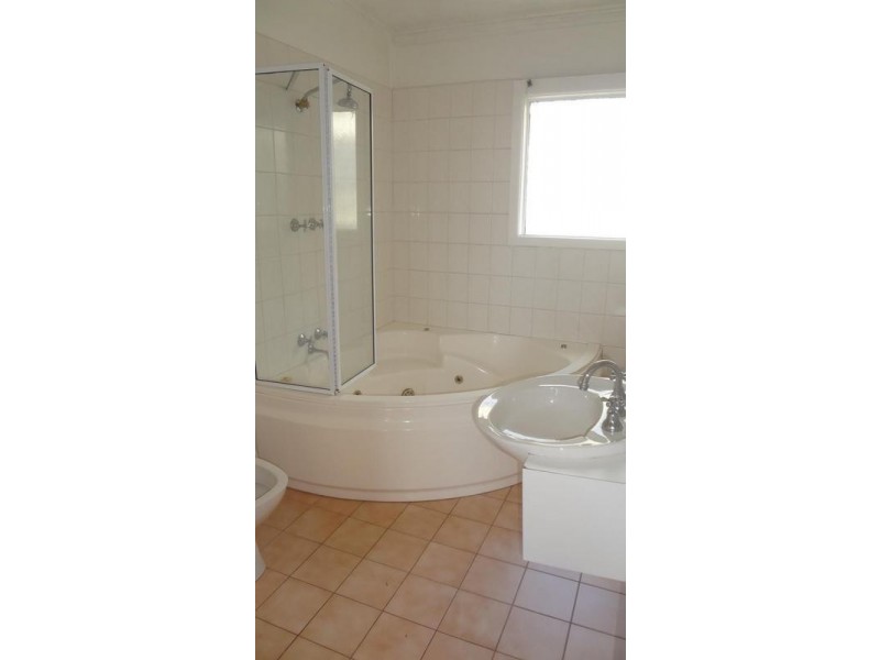 1/239 Esplanade, Altona VIC 3018
