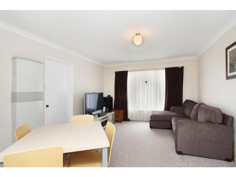 2/233 Esplanade, Altona VIC 3018