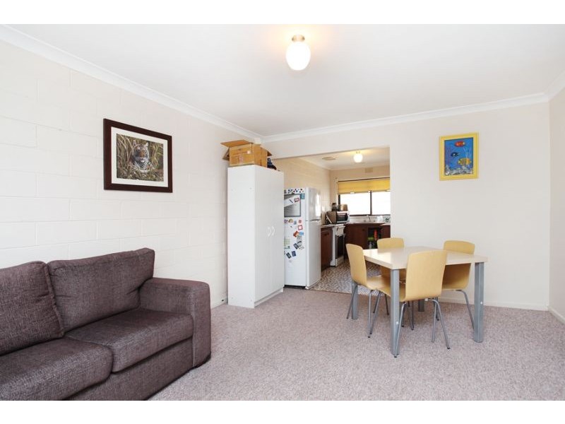 2/233 Esplanade, Altona VIC 3018