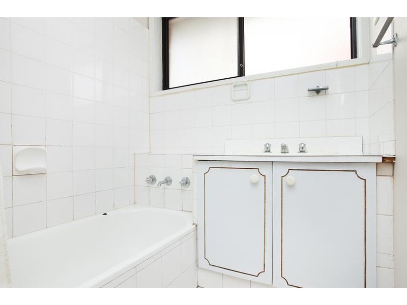 2/233 Esplanade, Altona VIC 3018