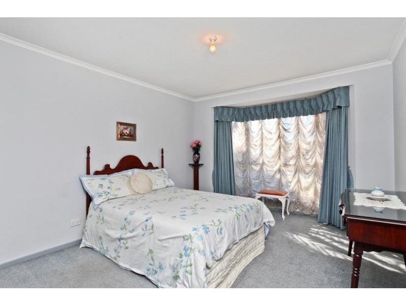 4A Stapley Crescent, Altona North VIC 3025