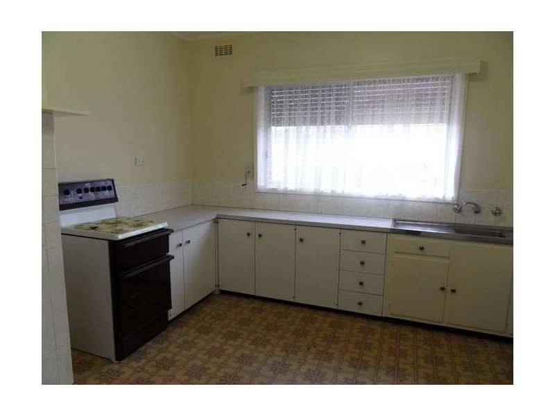 27 Cypress Avenue, Brooklyn VIC 3012