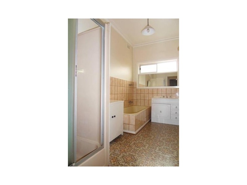 27 Cypress Avenue, Brooklyn VIC 3012