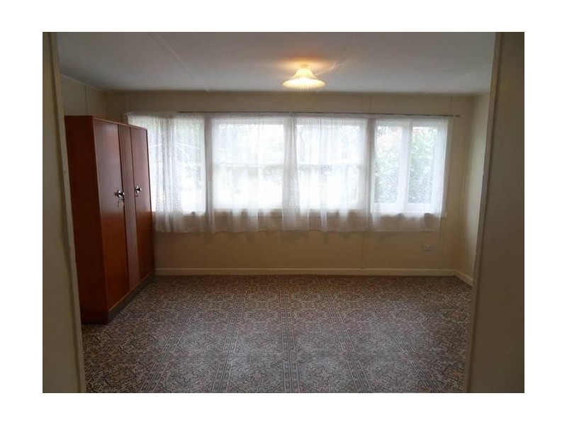 27 Cypress Avenue, Brooklyn VIC 3012