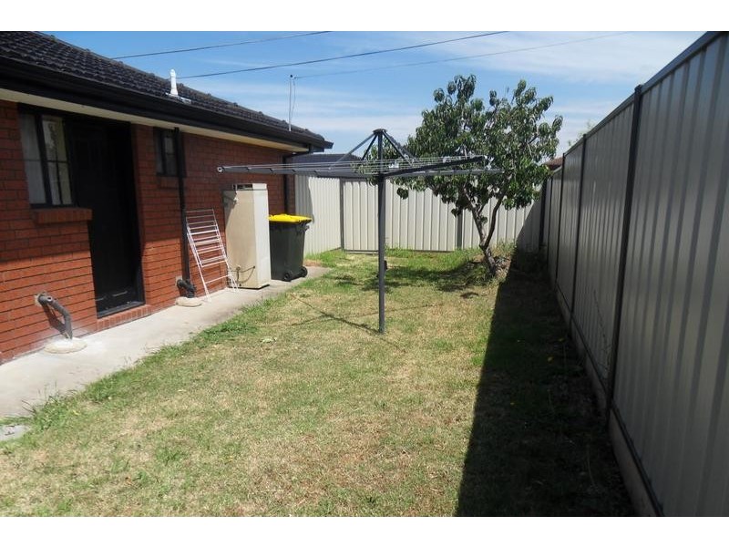 1/24 Newham Way, Altona Meadows VIC 3028