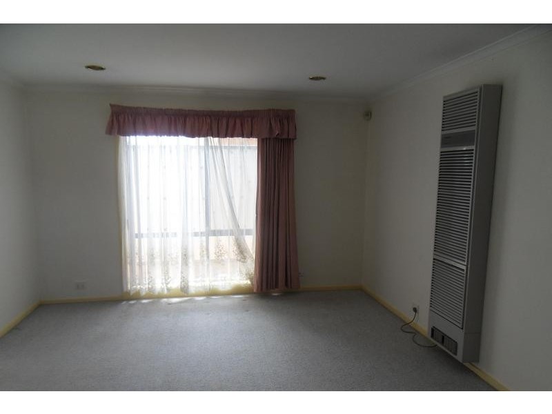 1/24 Newham Way, Altona Meadows VIC 3028