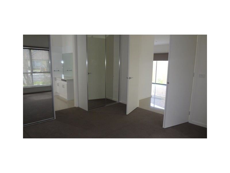 1/180 Civic Parade, Altona VIC 3018