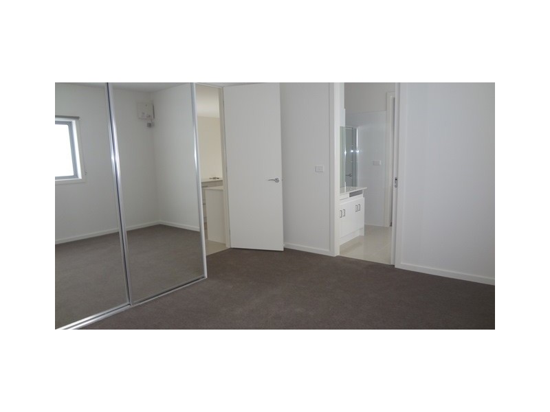 1/180 Civic Parade, Altona VIC 3018