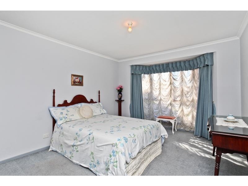 4A Stapley Crescent, Altona North VIC 3025