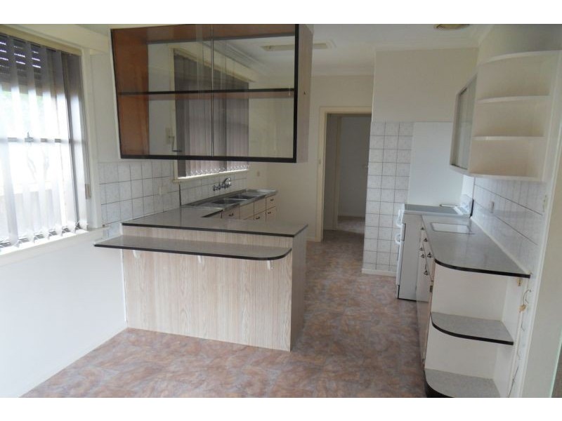 16 Cain Court, Altona VIC 3018