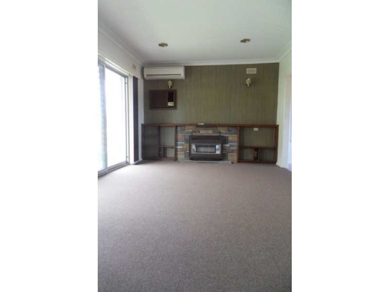 16 Cain Court, Altona VIC 3018