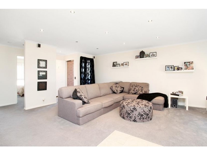 2/53 Tatman Drive, Altona Meadows VIC 3028