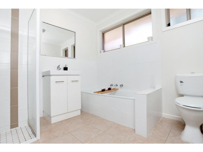 2/53 Tatman Drive, Altona Meadows VIC 3028